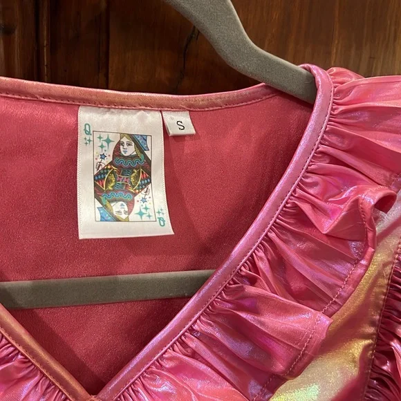 🎉Host Pick🎉 Queen of sparkles pink metallic ruffle dress size S - Picture 3 of 7